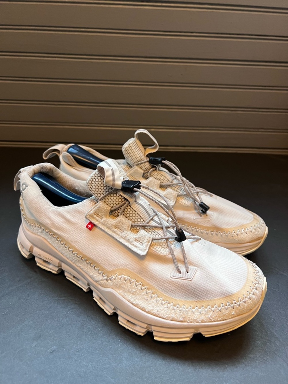 On Womens 9.5 Cloudaway Running Shoes Ivory/Pearl Sneakers Cloud Away
